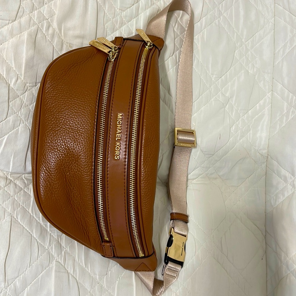 Michael Kors fannypack bag